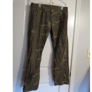 Levi Men’s Camo Jeans Size W34 L30 like new